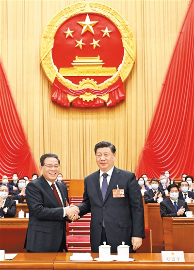 十四届全国人大一次会议举行第四次全体会议 根据国家主席习近平的提名决定李强为国务院总理 国家主席习近平签署主席令任命